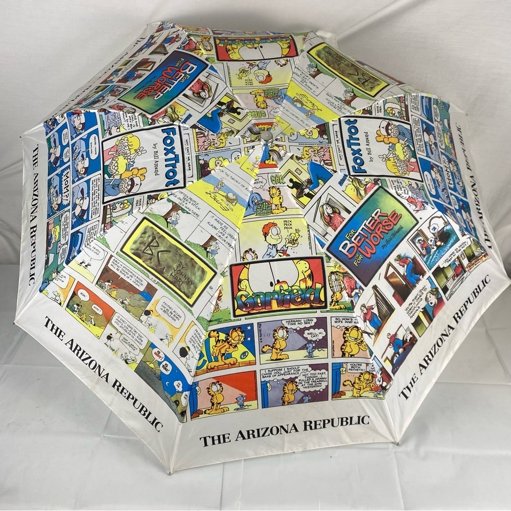 Arizona republic COMICS 100% NYLON UMBRELLA Garfield, BC, Fox Trot